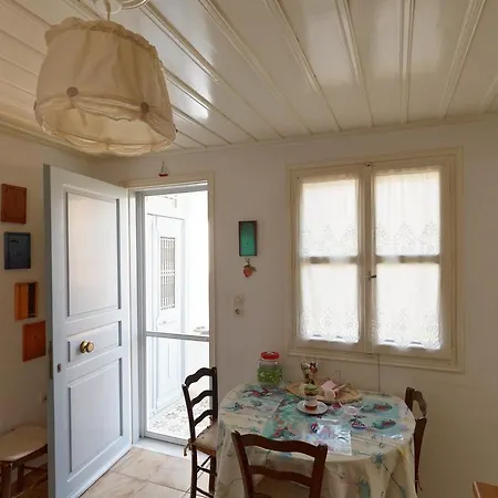 Semesterbostad Anneta House *